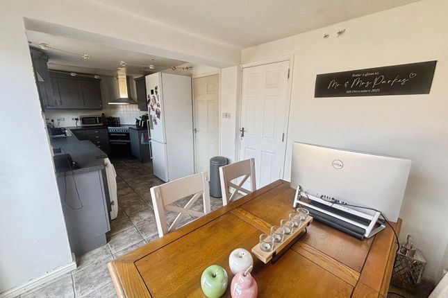26, Coulter Grove, Wolverhampton photo 4
