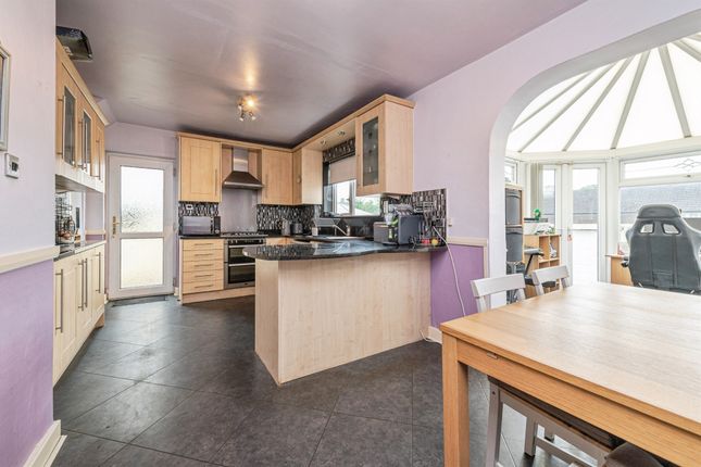 8, Godwin Place, Huddersfield photo 3