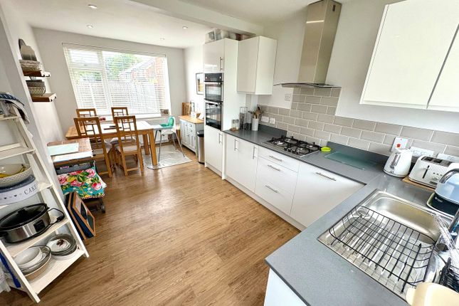 24, Hill View Drive, Leicester photo 3