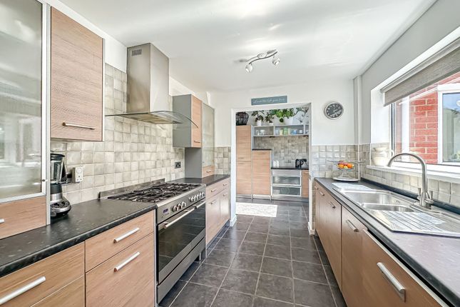 5 The Spinney, Wirral photo 3