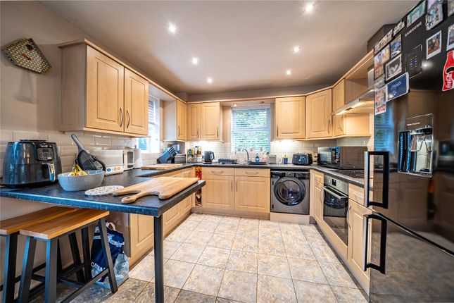 24, Lawson Wood Drive, Leeds photo 2