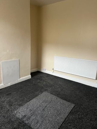 19, Crescent Road, Huddersfield photo 4