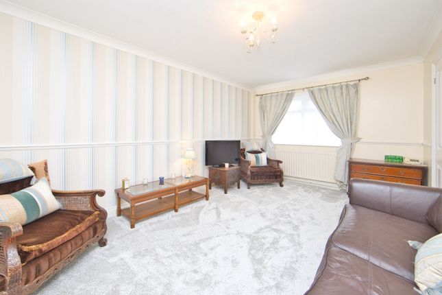 7, Poplar Drive, Dover photo 2
