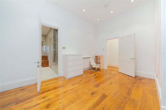 Flat for sale in Queen's Gate, London