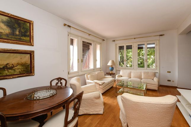 Terraced house for sale in Como, Lombardy, Italy