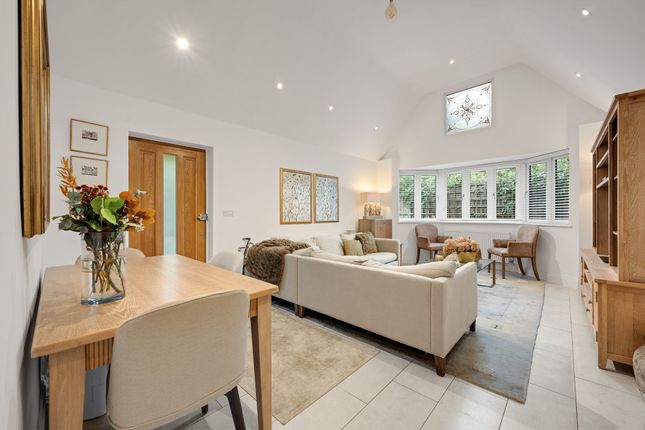 Lake Cottage Oakwood Close, Chislehurst photo 3