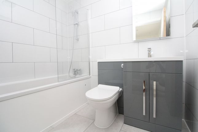 Flat for sale in Blackfen Road, Sidcup, Kent