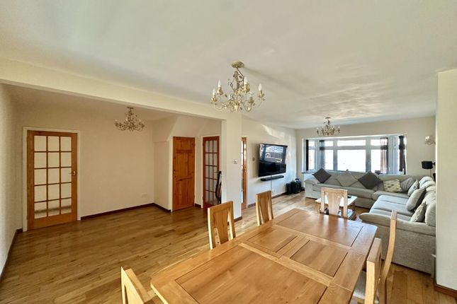 27, Laburnum Road, Hayes photo 2