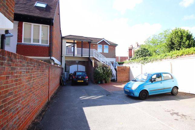Flat 1, 76, High Street, Lymington photo 4