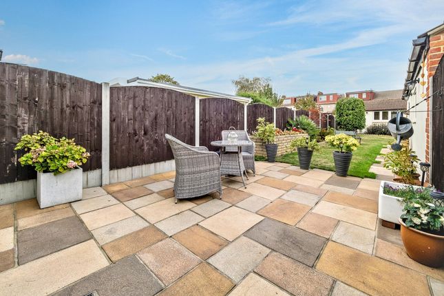 39, Glebe Way, Hornchurch photo 2