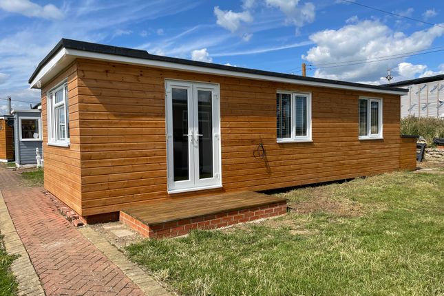 Thumbnail Mobile/park home for sale in Marine Parade, Sheerness
