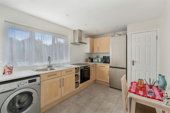 8, Cumberford Close, Bloxham photo 3