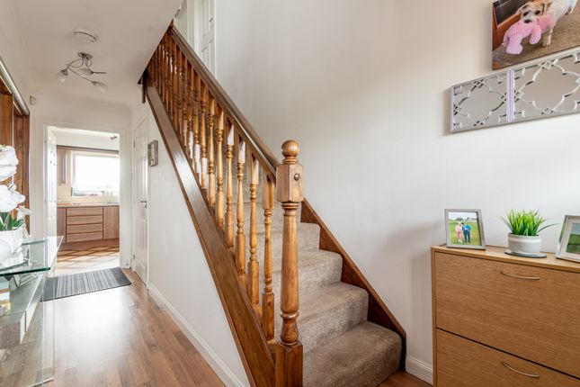 32, Rose Gardens, Cairneyhill photo 2