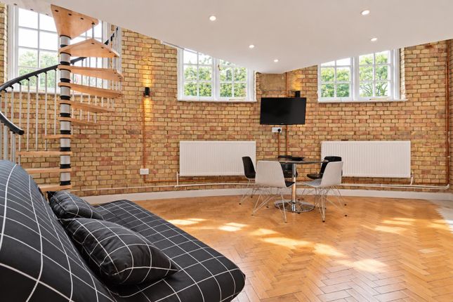 Studio flat on Flat A, 2, Virginia Road, London, £2,250/mo