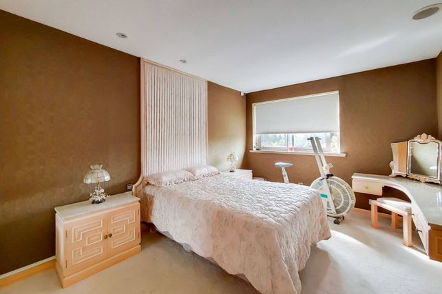 Flat for sale in Coniston Court, Edgware