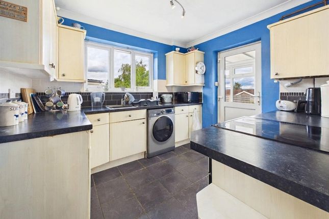 6, Pikeshaw Way, Reading photo 2