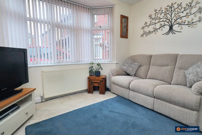 10 Olton Place, Nuneaton, Warwickshire photo 3