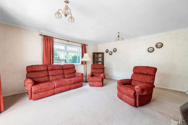 48, Nursery Drive, Stroud photo 4