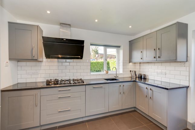 3 Brookside Close, Sheffield photo 2