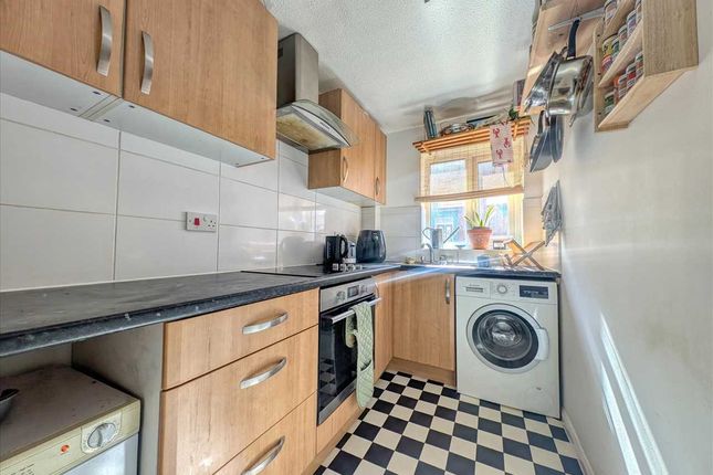 10, St James Court, Brightlingsea photo 4