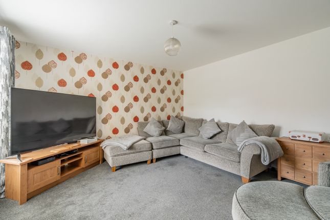 14, Craigroyston Grove, Edinburgh photo 2