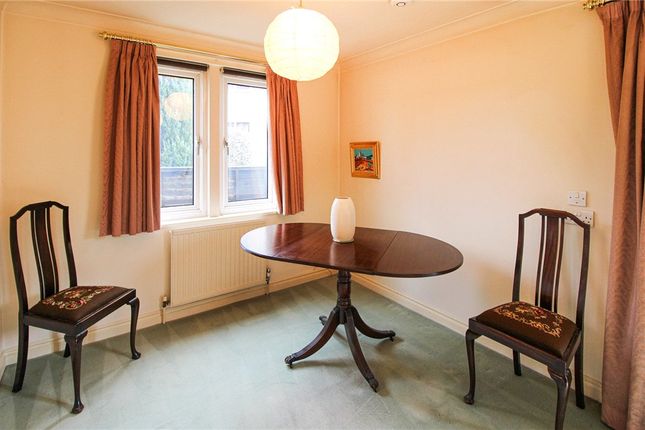 46, Harlow Manor Park, North Yorkshire photo 3
