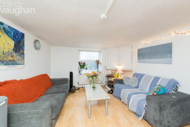 Terraced house to rent in George Street, Brighton