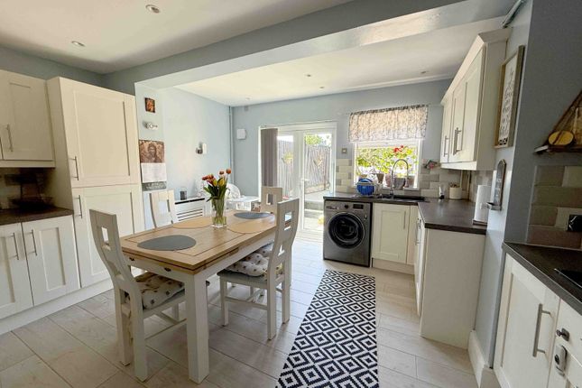 4 Brynllwchwr Road, Loughor, Swansea photo 5