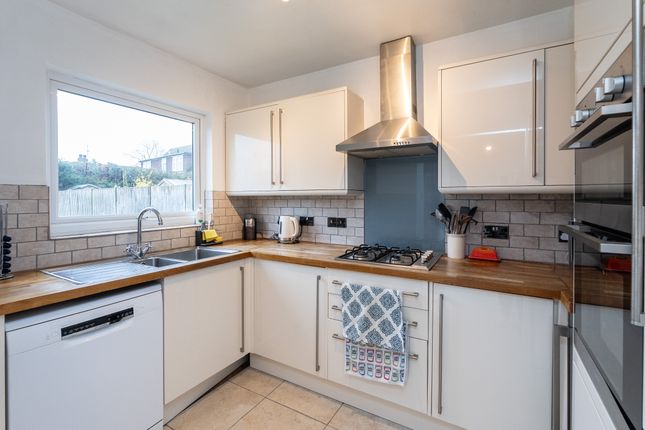 23, Glenfield Road, Betchworth photo 5