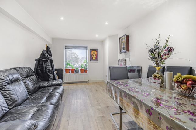 Flat 3, Buckingham House East, Stanmore photo 3