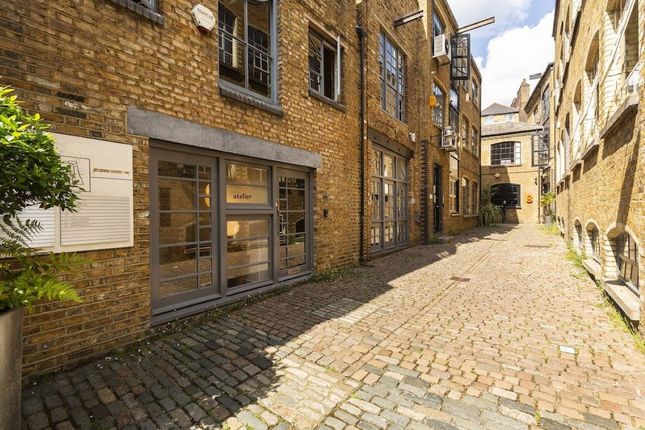 Office to let in Printing House Yard, London