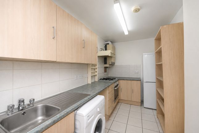 5  Flat 5, Brooksbank Street, London photo 2