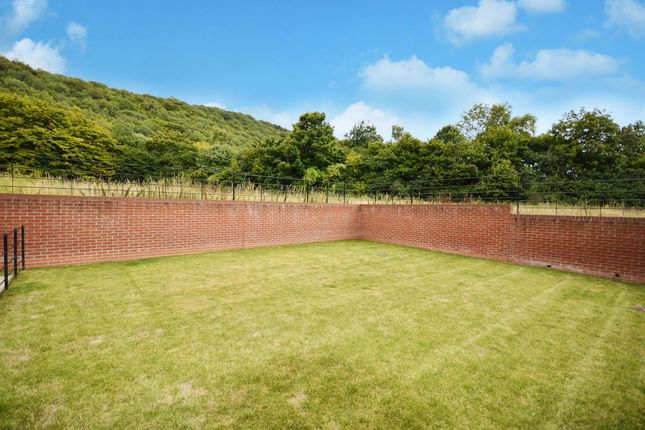 20 Scarlett Avenue, Aylesbury photo 4