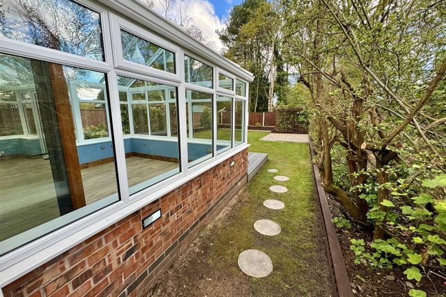 Detached bungalow to rent in Oakwood Drive, Ravenshead, Nottingham