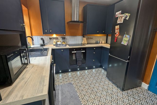8, Brynhaul Street, Carmarthen photo 3