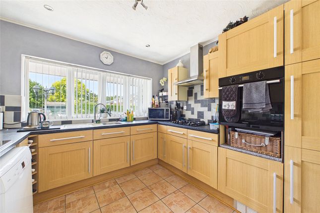 29, Aplin Way, Surrey photo 4