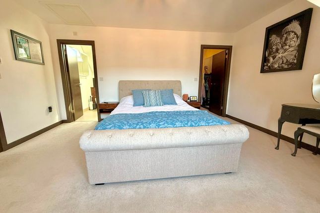 8, Ashton Road, Dunstable photo 4