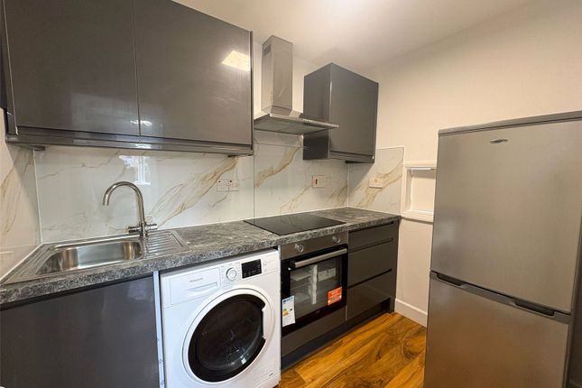 34, Oakfields, Camberley photo 4