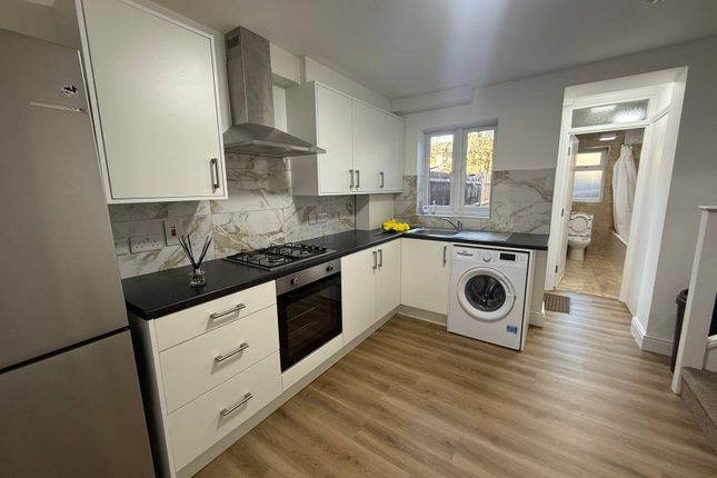 23 Hamilton Road, Southall photo 3