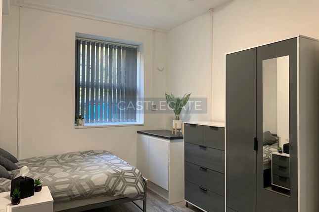 Room 2, 32 Manchester Road, Huddersfield, HD1 3Hj (3)