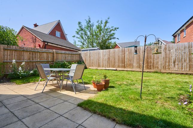 46 Mayors Drive, Alcester photo 4