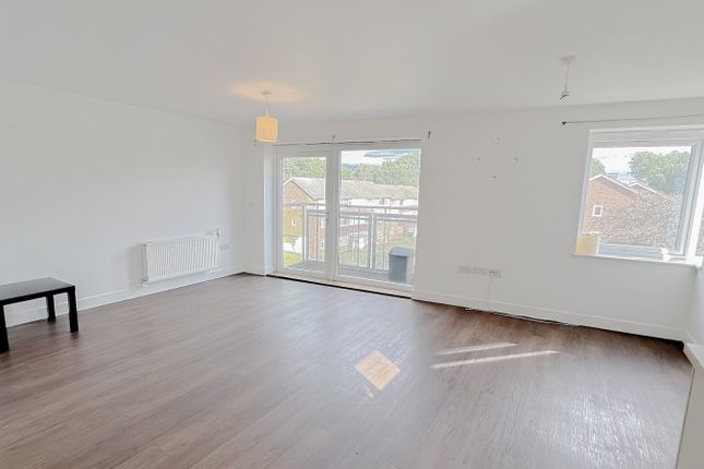 8, Baywillow Avenue, Carshalton photo 2