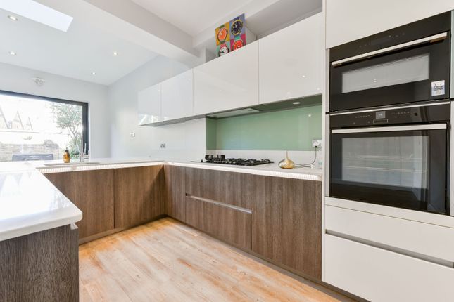 Drayton Gardens, West Ealing photo 3
