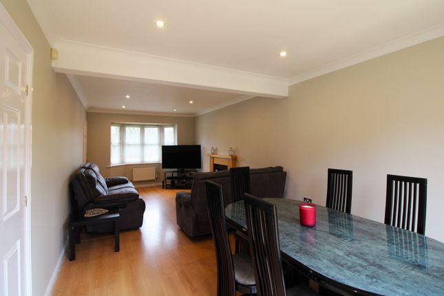 102 Columbine Road, Leicester photo 3