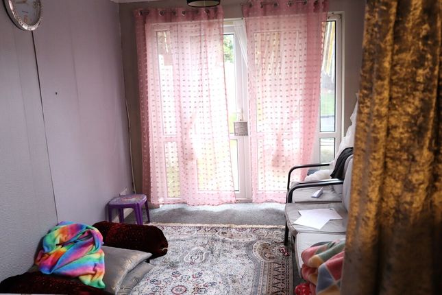 5 , Lymington Road, Leicester photo 5