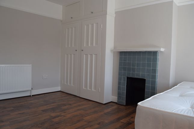 582a, Longbridge Road, Room 5, Dagenham photo 4