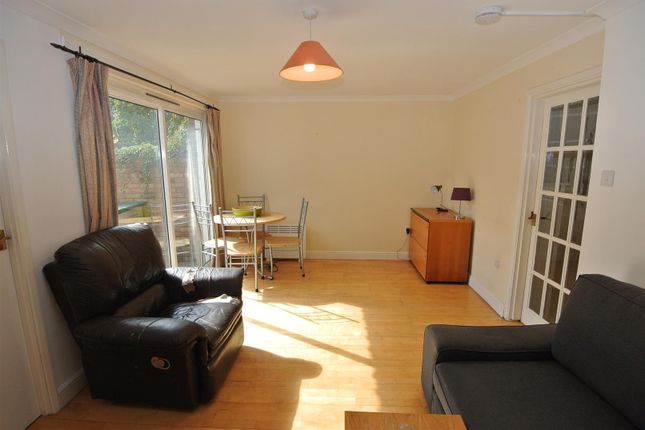 55, Elmbank Avenue, Englefield Green photo 4