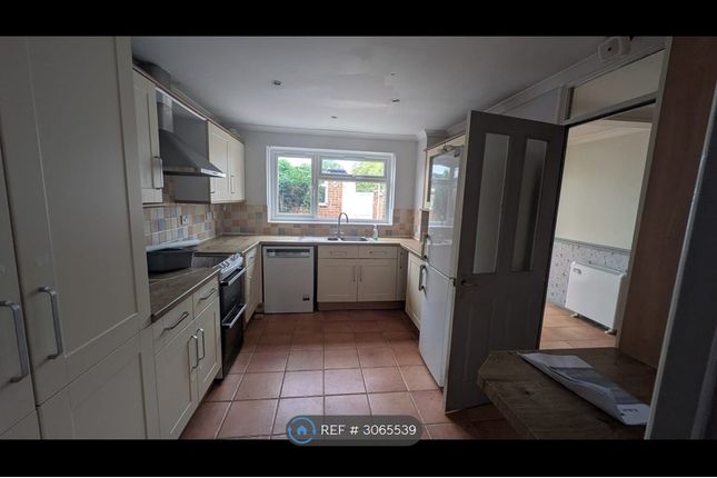 Griffin Close, Maidenhead photo 5