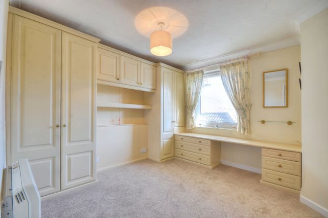 31, Dawtrey Court, Southampton photo 4