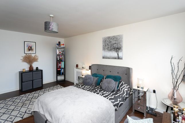 Flat for sale in St. Albans Road, Watford, Hertfordshire